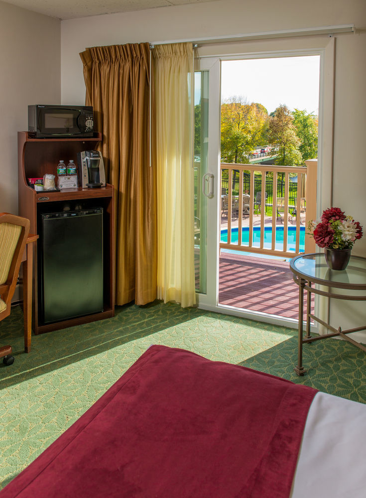 University Inn Academic Suites Orono Экстерьер фото