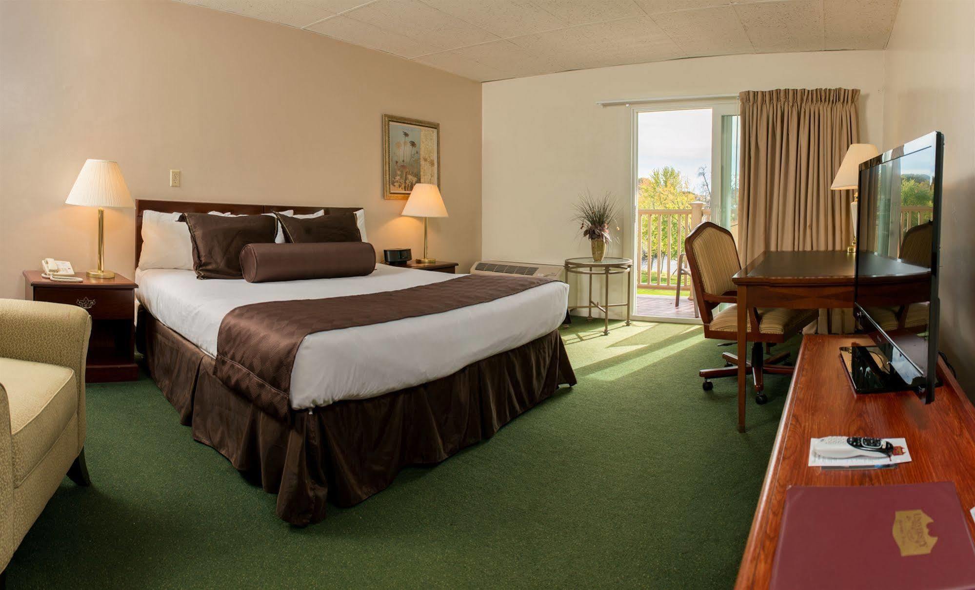University Inn Academic Suites Orono Экстерьер фото