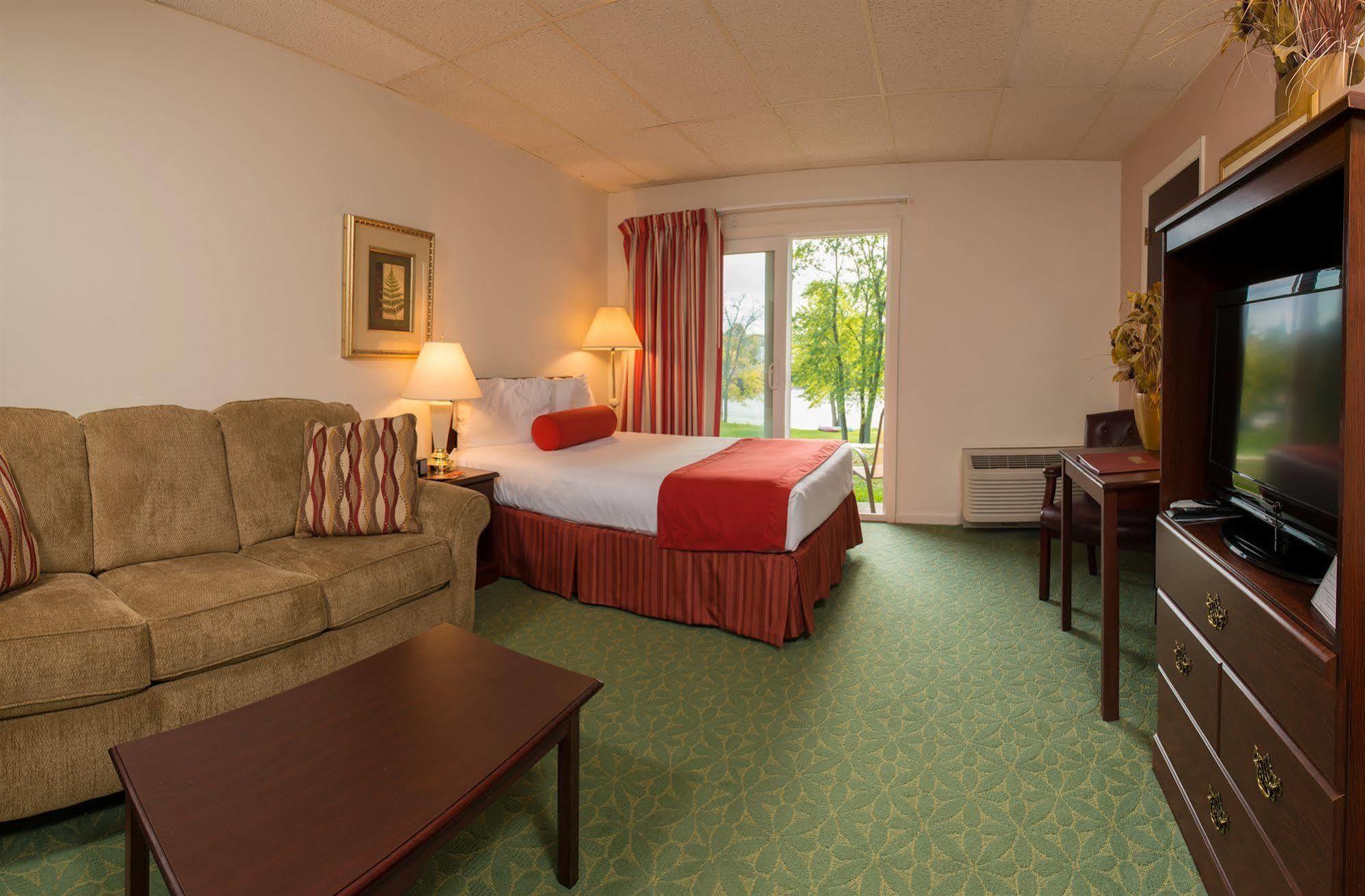 University Inn Academic Suites Orono Экстерьер фото