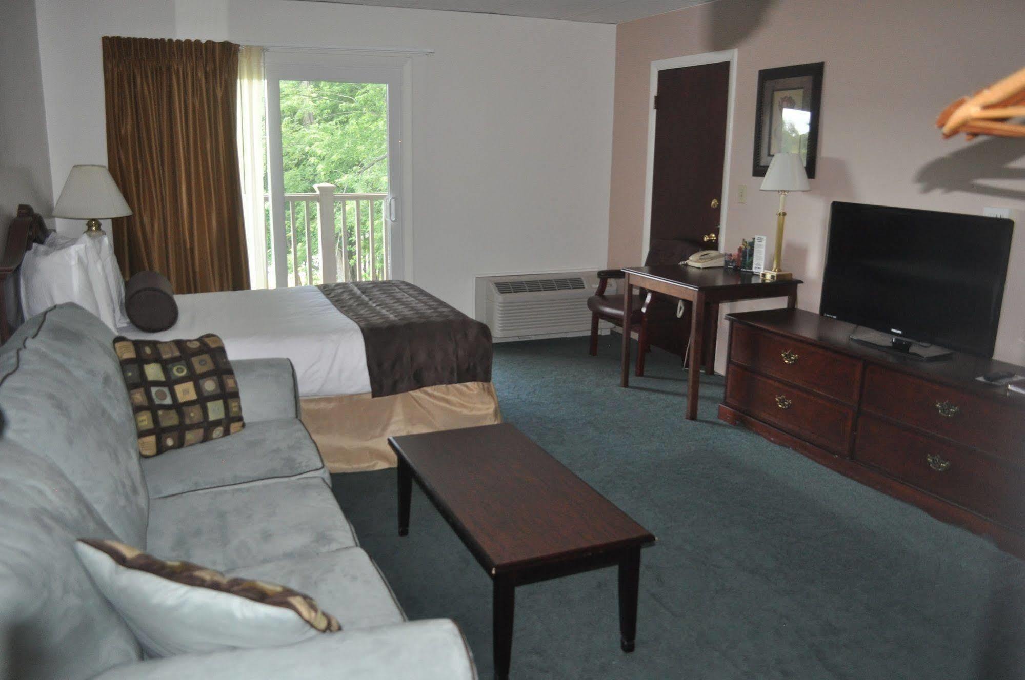 University Inn Academic Suites Orono Экстерьер фото