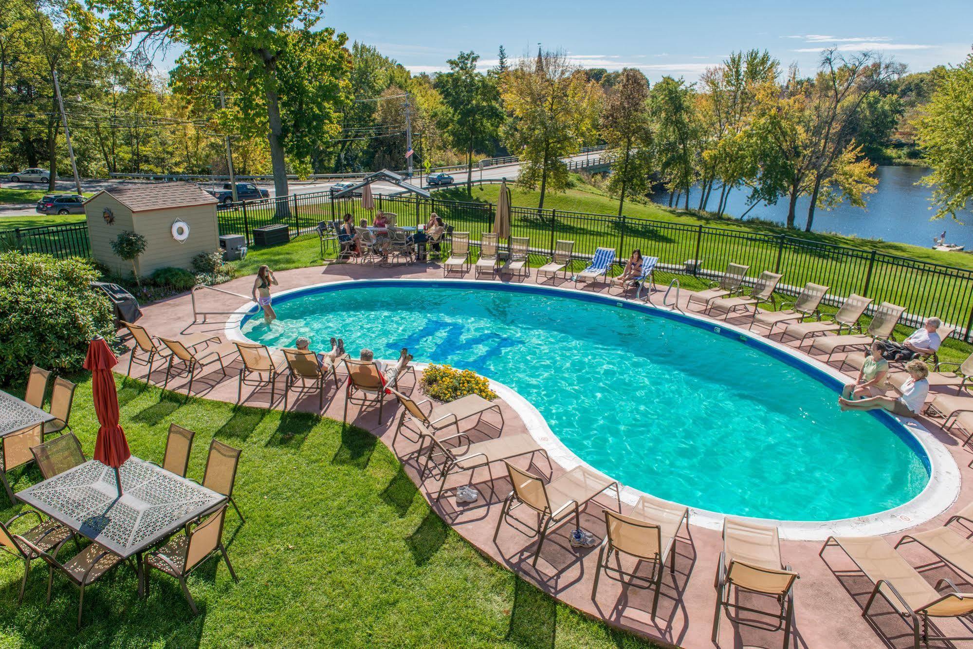 University Inn Academic Suites Orono Экстерьер фото