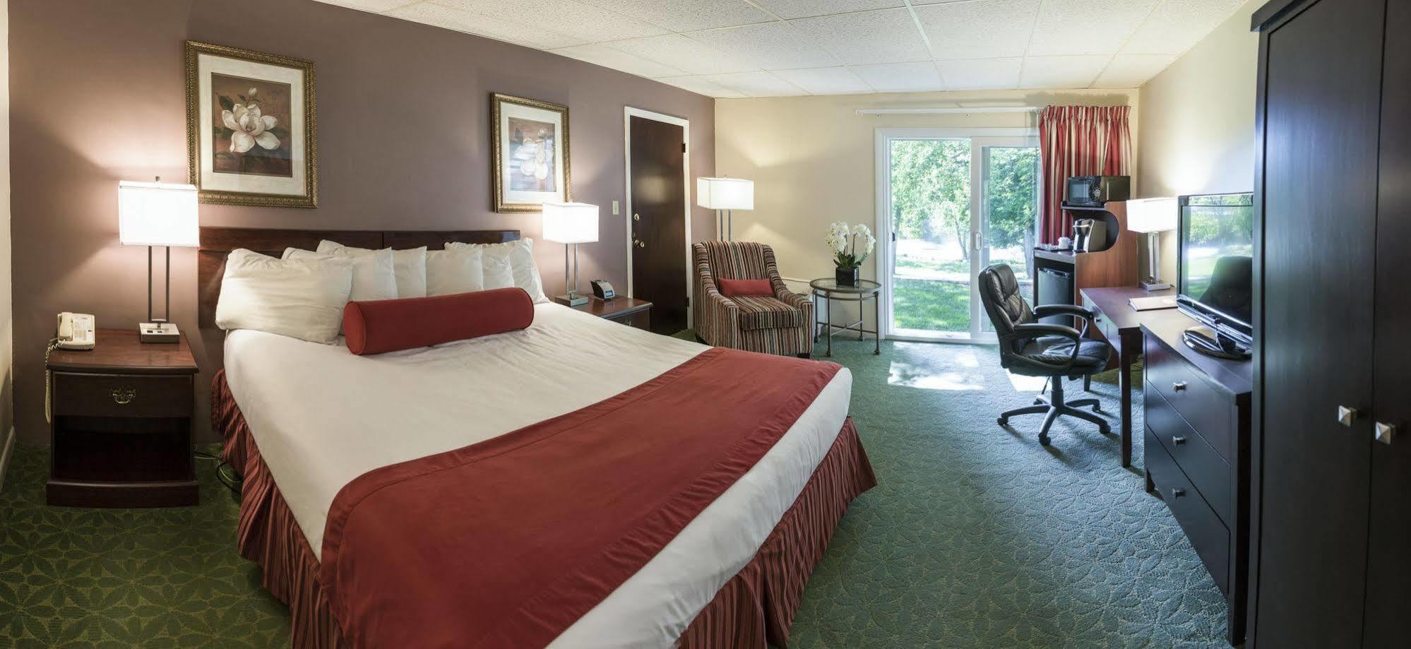 University Inn Academic Suites Orono Экстерьер фото