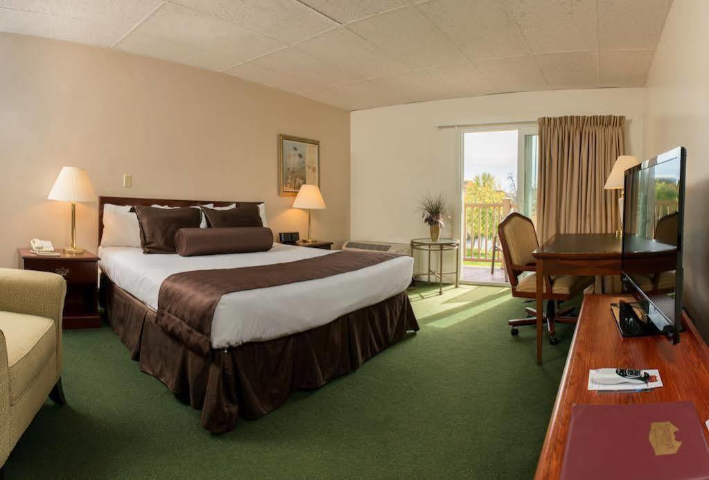University Inn Academic Suites Orono Экстерьер фото
